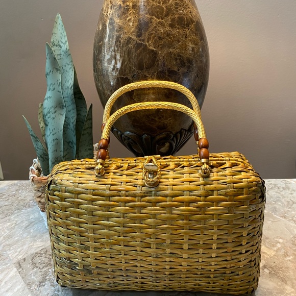 Whitbey Handbags - 🏵👝Vintage Whitbey Woven Wicker Purse Handbag👝🏵